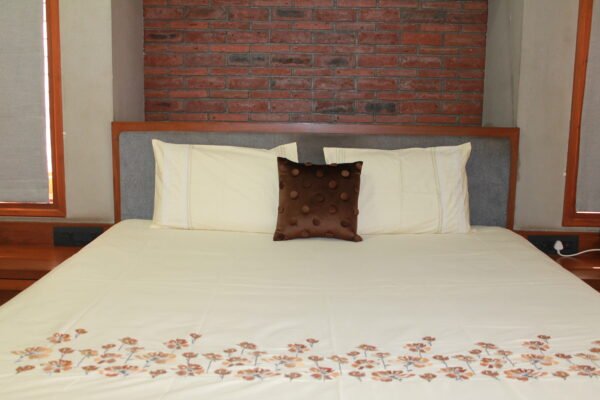 Wildflower Edge Stitch Bedsheet Set - Image 5