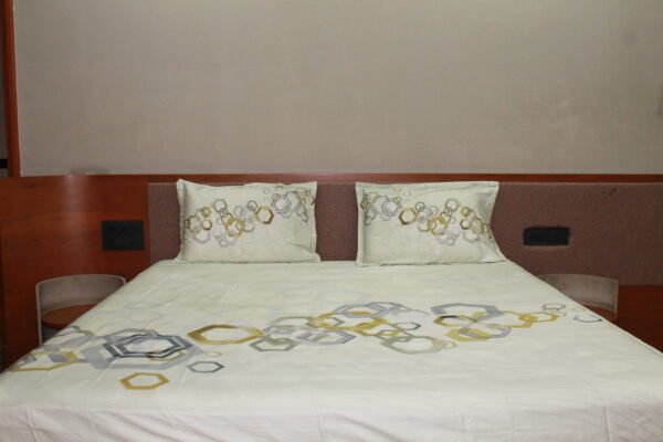 Hexagon Harmony Bedsheet Set - Image 2