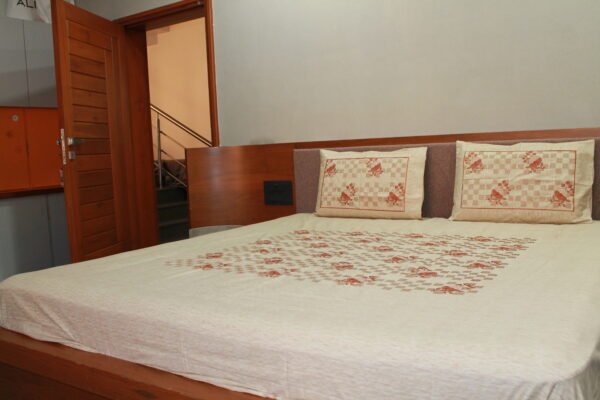 Checkerboard Bloom Double Bedsheet Set - Image 17