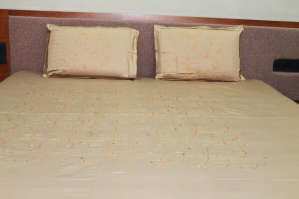 Cozy Elegance Double Bedsheet Set - Image 7