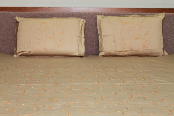 Cozy Elegance Double Bedsheet Set - Image 8