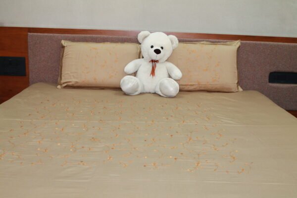 Cozy Elegance Double Bedsheet Set - Image 9
