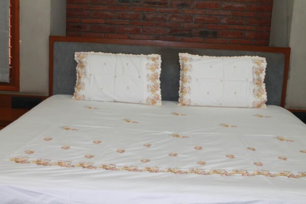 Delicate Fringe Double Bedsheet Set