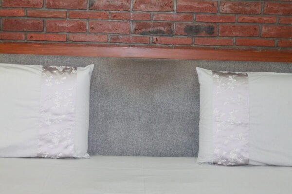Silver Leaf Border Double Bedsheet Set - Image 4