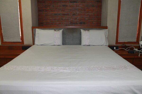 Silver Leaf Border Double Bedsheet Set - Image 8