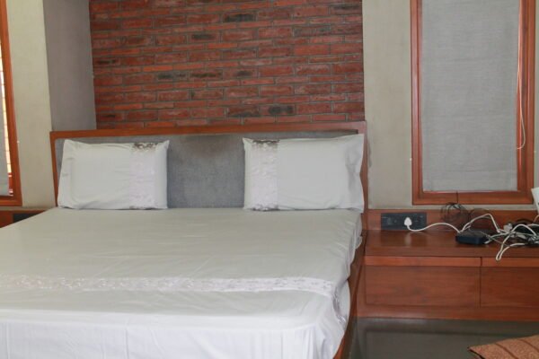 Silver Leaf Border Double Bedsheet Set - Image 10
