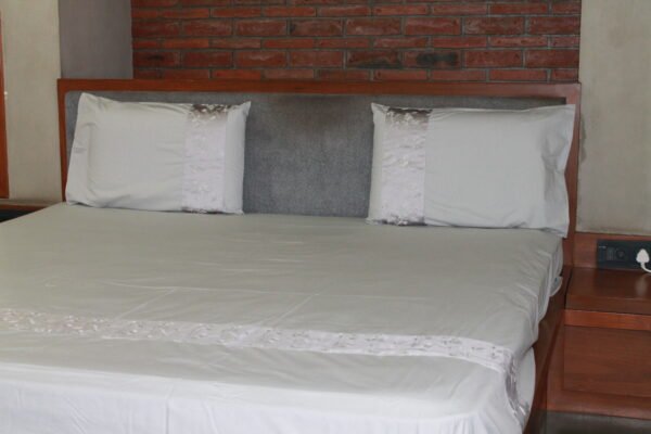 Silver Leaf Border Double Bedsheet Set - Image 12