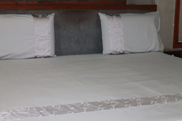 Silver Leaf Border Double Bedsheet Set - Image 14