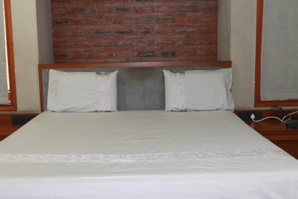 Silver Leaf Border Double Bedsheet Set - Image 15