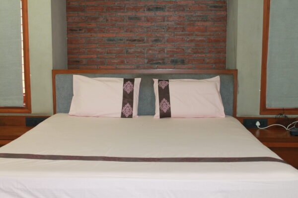 Regal Crest Border Double Bedsheet Set