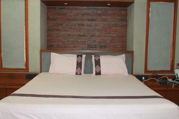 Regal Crest Border Double Bedsheet Set - Image 2