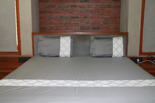 Diamond Trellis Border Double Bedsheet Set