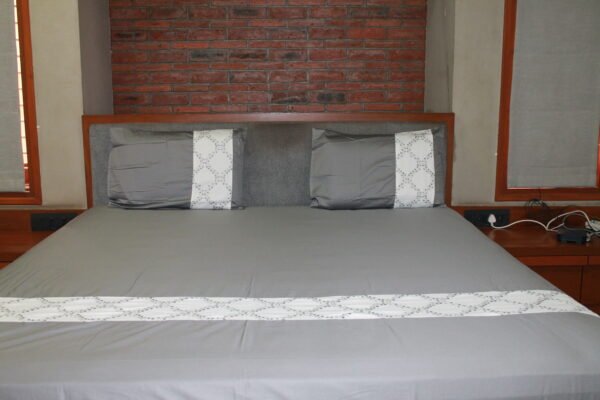 Diamond Trellis Border Double Bedsheet Set - Image 2