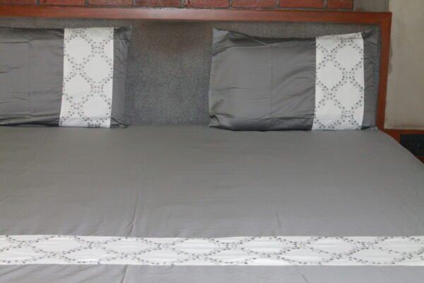 Diamond Trellis Border Double Bedsheet Set - Image 3