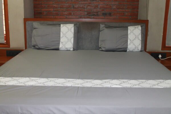 Diamond Trellis Border Double Bedsheet Set - Image 4