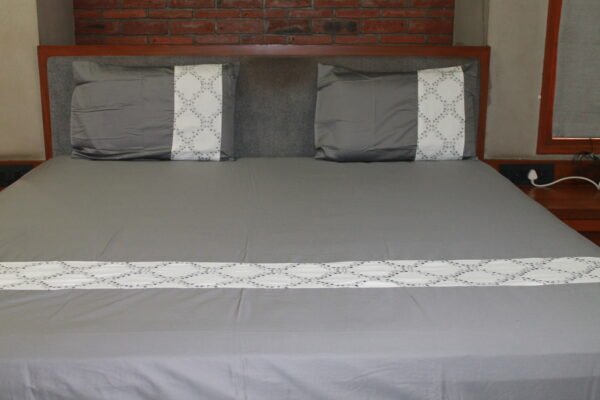 Diamond Trellis Border Double Bedsheet Set - Image 5