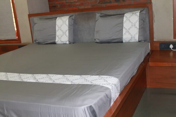 Diamond Trellis Border Double Bedsheet Set - Image 8