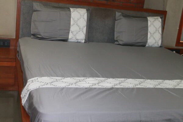 Diamond Trellis Border Double Bedsheet Set - Image 9