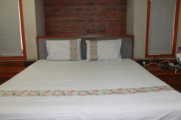 Coral Blossom Border Double Bedsheet Set - Image 5