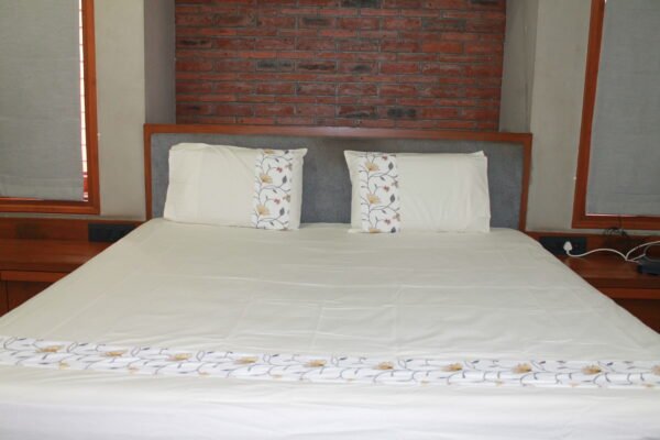 Ivory Blossom Bedsheet Set