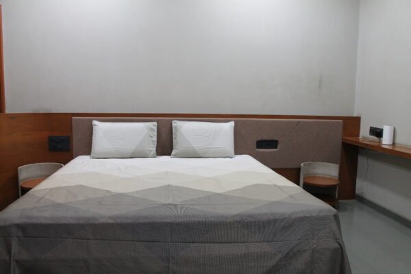 Gradient Gray LuxCotton Bedsheet Set - Image 3