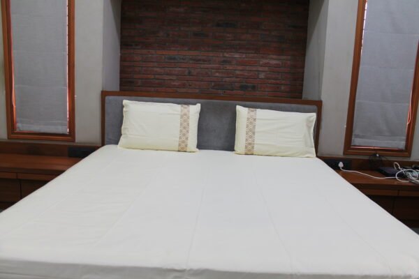 Soft Cream LuxCotton Bedsheet Set
