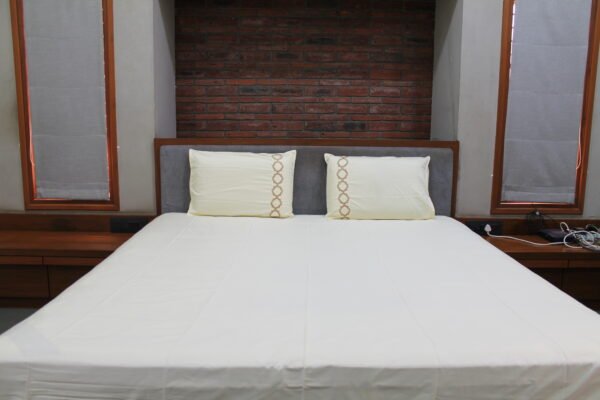 Vanilla Cream LuxCotton Bedsheet Set - Image 5