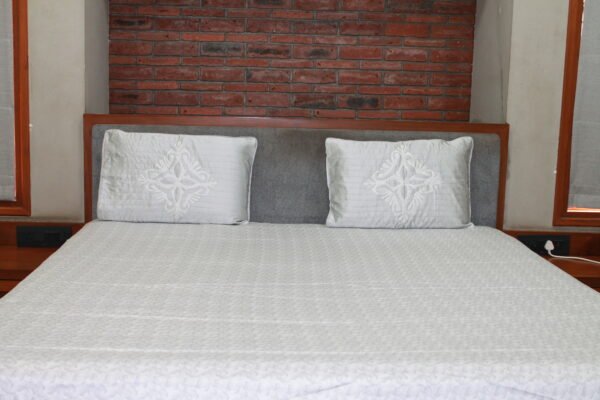 Serene Ivory Cotton Bedsheet Set