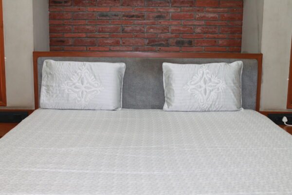 Serene Ivory Cotton Bedsheet Set - Image 10