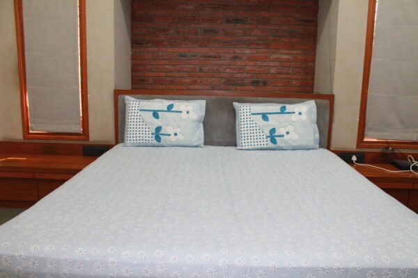 Blue Daisy Cotton Bedsheet Set